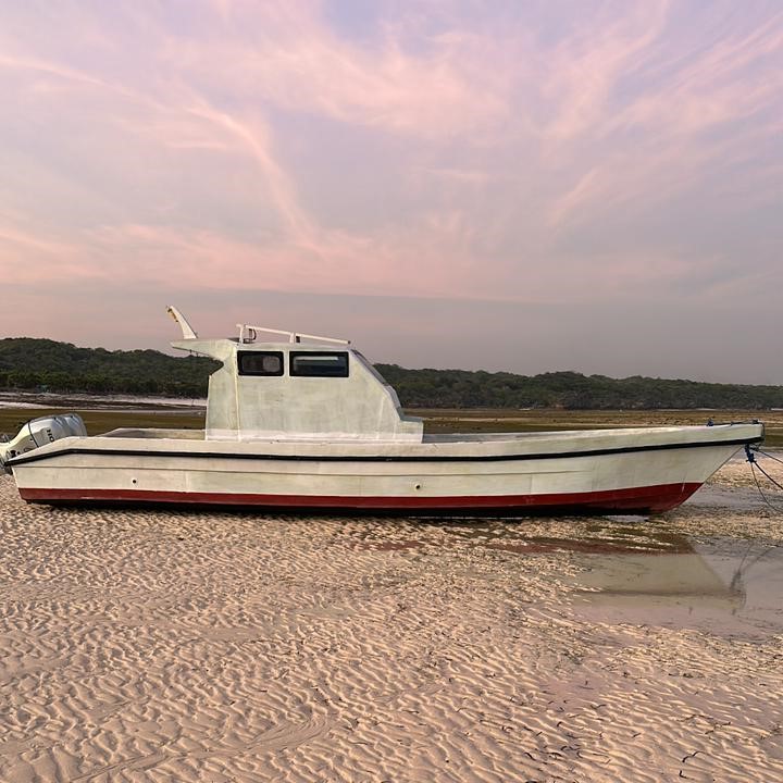 Boat in Rote Island Perfect for Fishing